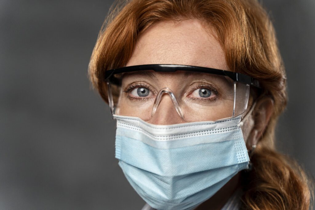 evaluating-the-performance-of-anti-fog-lenses-under-chemical-exposure